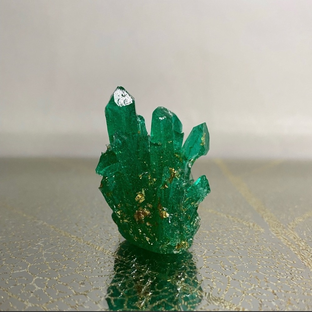House decoration ~ Green crystal cluster with gold flakes inside 💚 - Picture 7 of 16